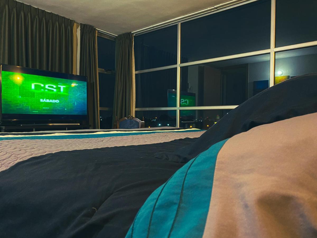 2 Rooms, 1 King Size Bed, 64" Smart Hdtv Guatemala City Luaran gambar