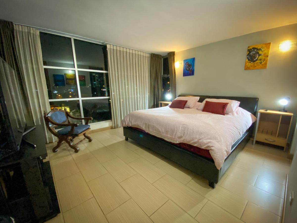 2 Rooms, 1 King Size Bed, 64" Smart Hdtv Guatemala City Luaran gambar